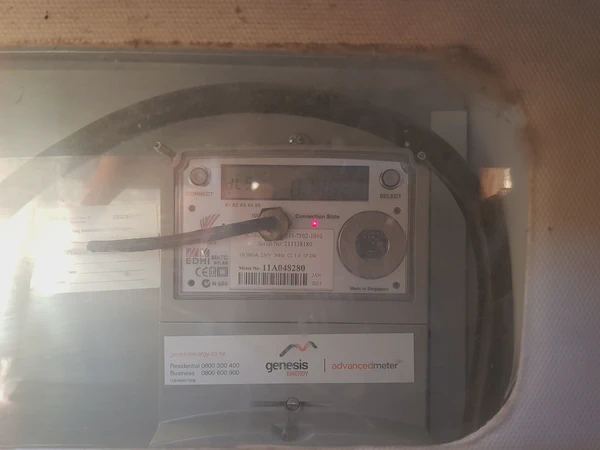 The sensor stuck over the pulsing light of the smart meter